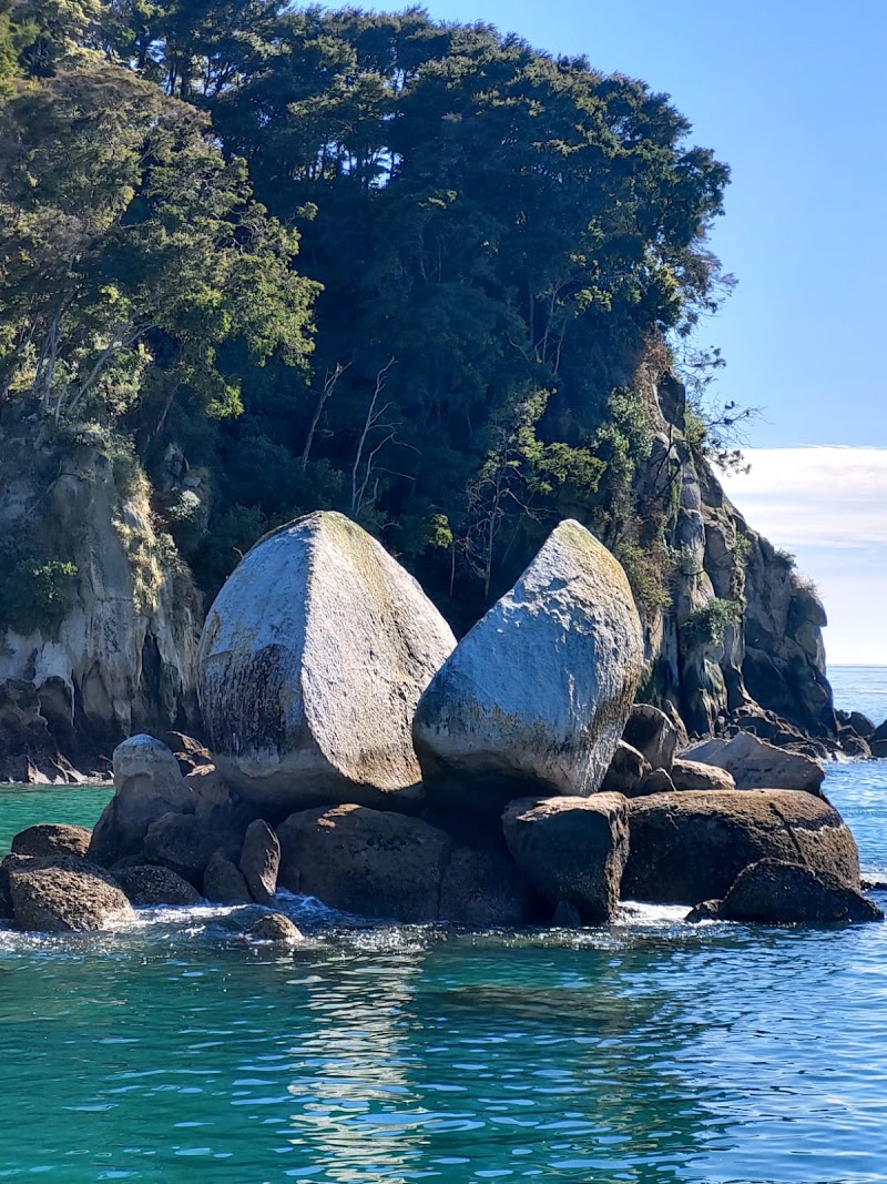 Abel Tasman Sea Shuttles - Abel Tasman Sea Shuttles 2 Kaiteriteri-Sandy Bay Road, Kaiteriteri 7197, New Zealand