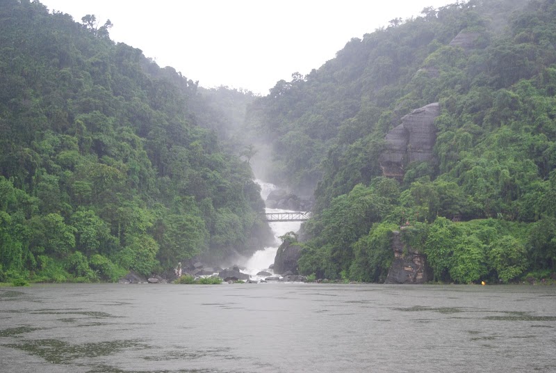 Borhill Falls - Borhill Falls 5XM5+33M, Riwai-Dawki Rd, Mawlynnong, Lyngkhat, Meghalaya 793110, India
