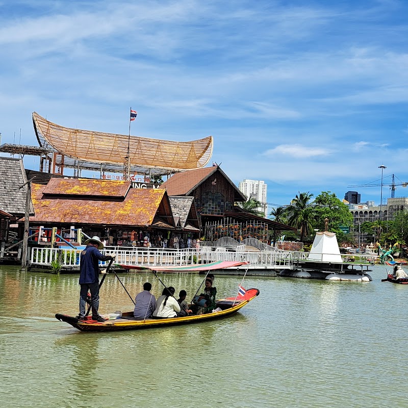 Pattaya Floating Market Gate No.4