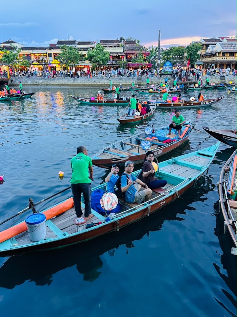 Boat Ride Ticket and Release Lantern at Hoai river in Hoi An - Boat Ride Ticket and Release Lantern at Hoai river in Hoi An, 114 Nguyễn Thái Học, Old Town, Hội An, Đà Nẵng 550000, Vietnam