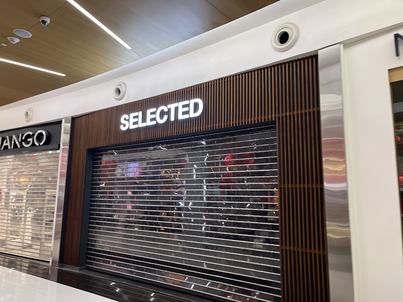 SELECTED - SELECTED, South City Mall, First Floor, Shop no, 121, Prince Anwar Shah Rd, South City Complex, Jadavpur, Kolkata, West Bengal 700068, India