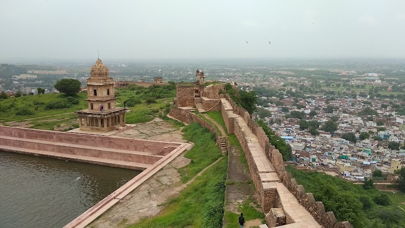 Jahangir Mahal : Gwalior Fort - Jahangir Mahal : Gwalior Fort Near Maan Singh Palace Fort Campus Gwalior Fort, 65M9+2X6, Gwalior Fort, Gwalior, Madhya Pradesh 474008, India