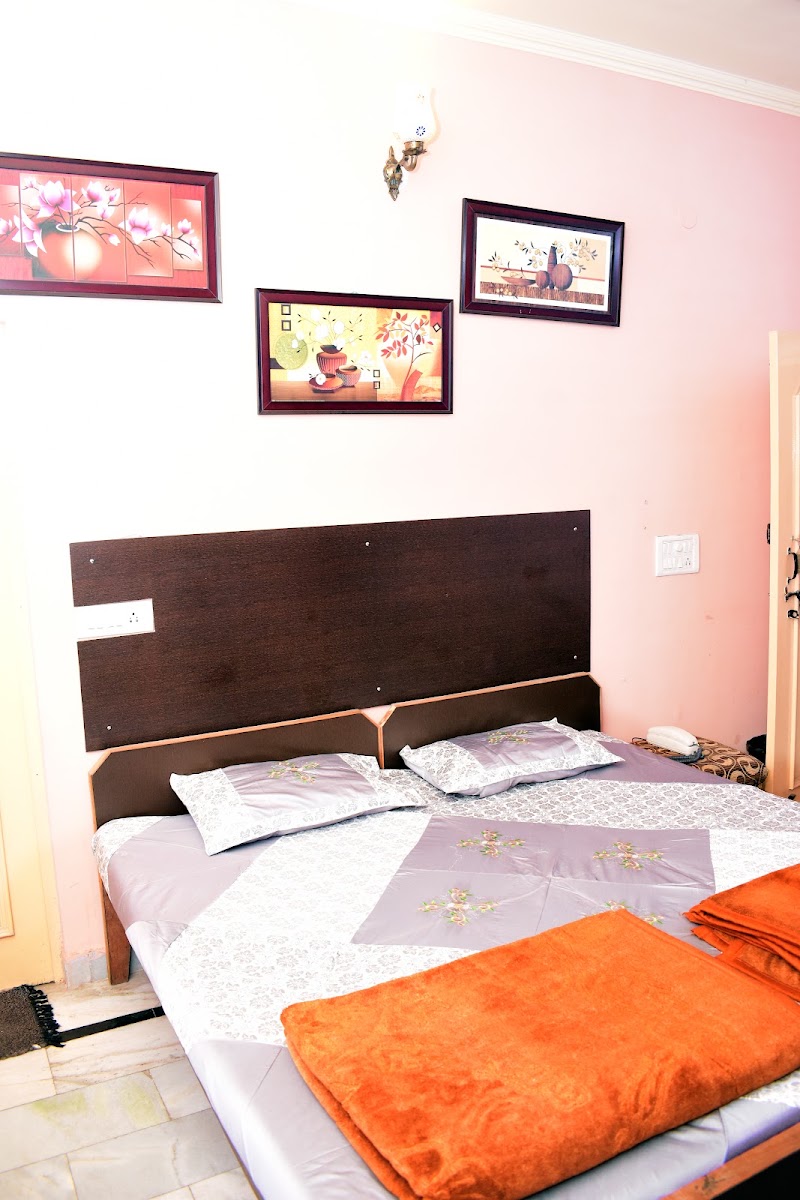 Hashmi Guest House - Hashmi Guest House, Noor Bagh, Ameer Nishan Market, Hasan Manzil Rd, Civil Lines, Aligarh, Uttar Pradesh 202001, India