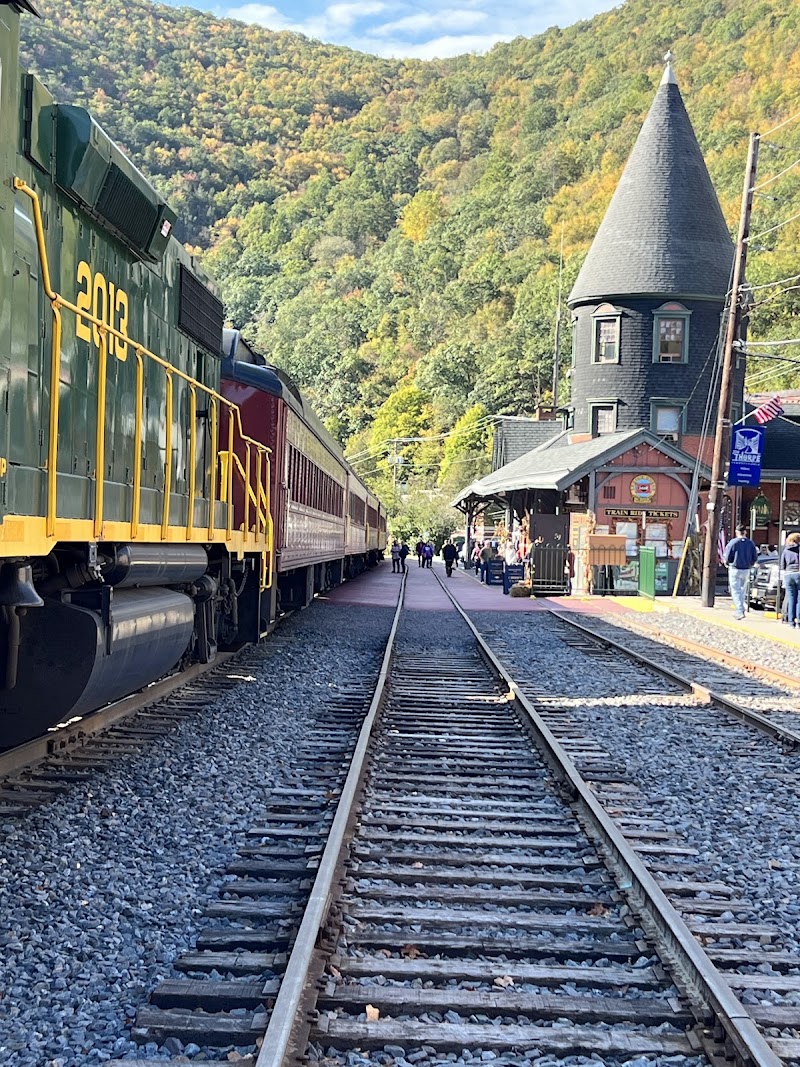 Lehigh Gorge Scenic Railway: Trademark of the Reading & Northern Railroad - Lehigh Gorge Scenic Railway: Trademark of the Reading & Northern Railroad 1 Susquehanna St, Jim Thorpe, PA 18229, USA