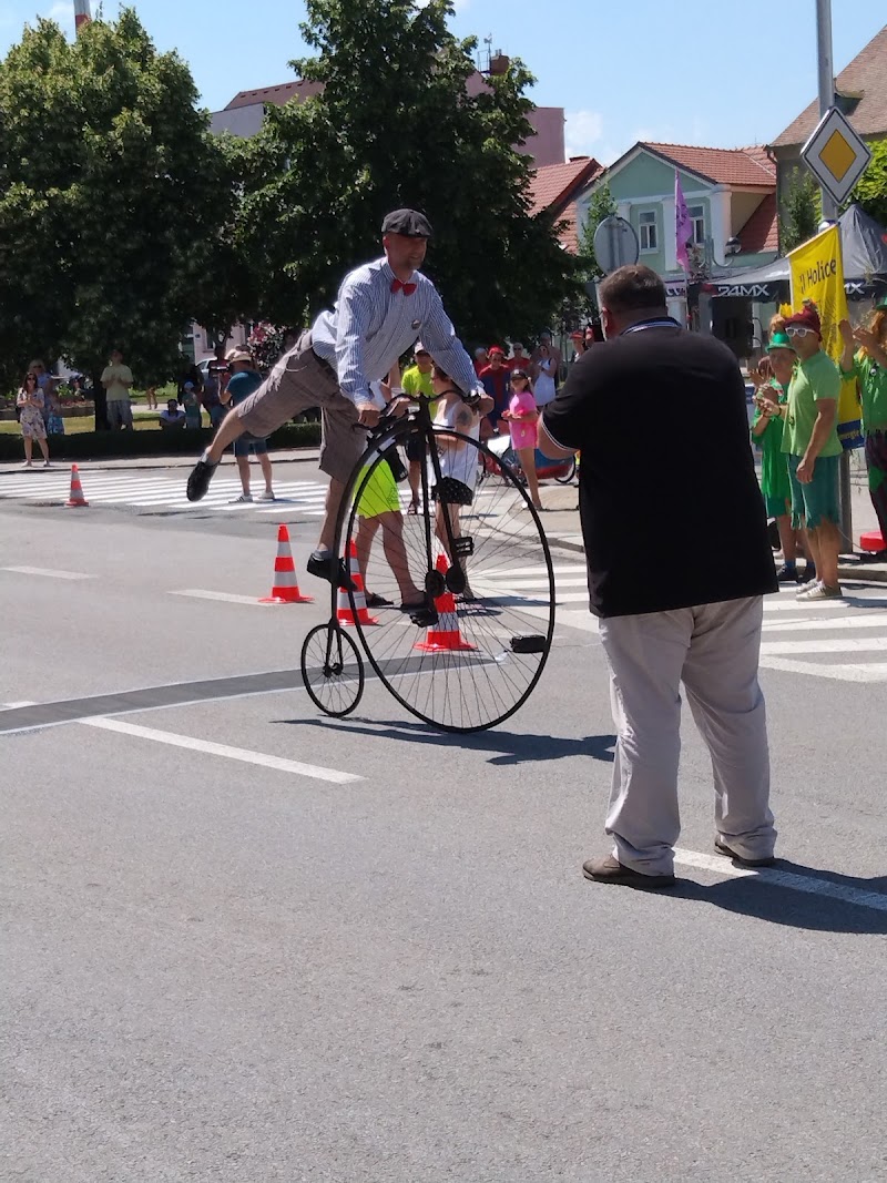 Parkoviště Náměstí T. G. Masaryka - Parkoviště Náměstí T. G. Masaryka, 534 01 Holice-Holice v Čechách, Czechia