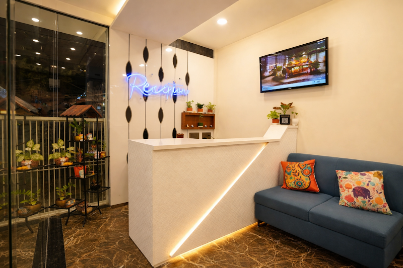 Hotel Manor Ganges - Hotel Manor Ganges DLW Road, Banaras Railway Sta Rd, in front of State Bank Of India, Manduwadih, Varanasi, Uttar Pradesh 221103, India
