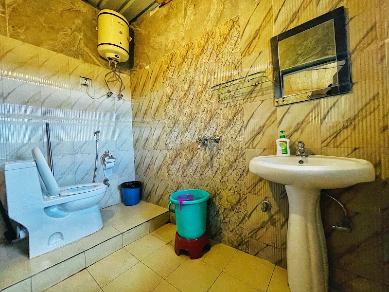Lushtree Backpackers - Lushtree Backpackers, Ghosla Resort, Sunder Khal, Mukteshwar, Uttarakhand 263136, India