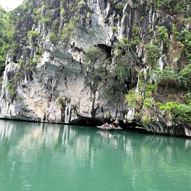Lux Cruises Lounge - Lux Cruises Lounge, Tuan Chau, Quang Ninh, Vietnam
