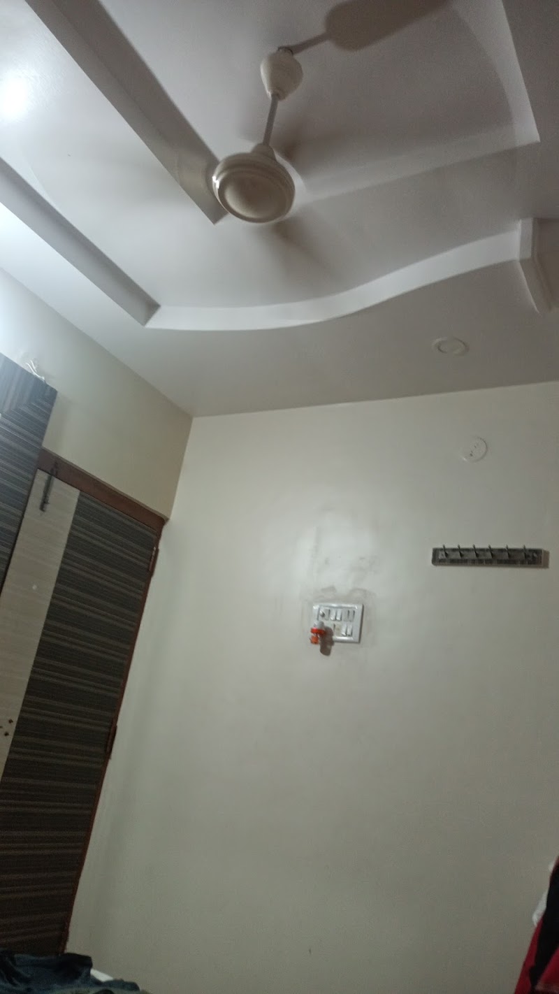 Sai Raghunandan Guest House - Sai Raghunandan Guest House no.2, Dr. Hedgewar nagar Galli, behind Nagar panchyat office, Sai Nagar, Shirdi, Maharashtra 423109, India