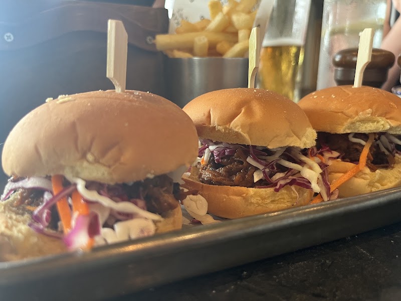 Joe's Backyard Gastropub - Joe's Backyard Gastropub Jumeirah Islands - Dubai - United Arab Emirates