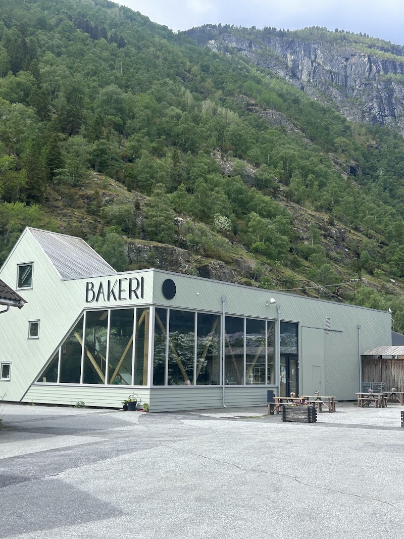 Fredag & Fretland Bakeri - Fredag & Fretland Bakeri, Monsemarki 4, 6887 Lærdal, Norway