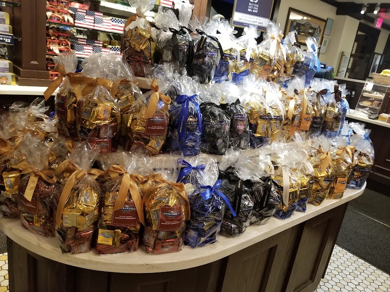 Ghirardelli Chocolate To Go - Ghirardelli Chocolate To Go, 801 Beach St, San Francisco, CA 94109, USA