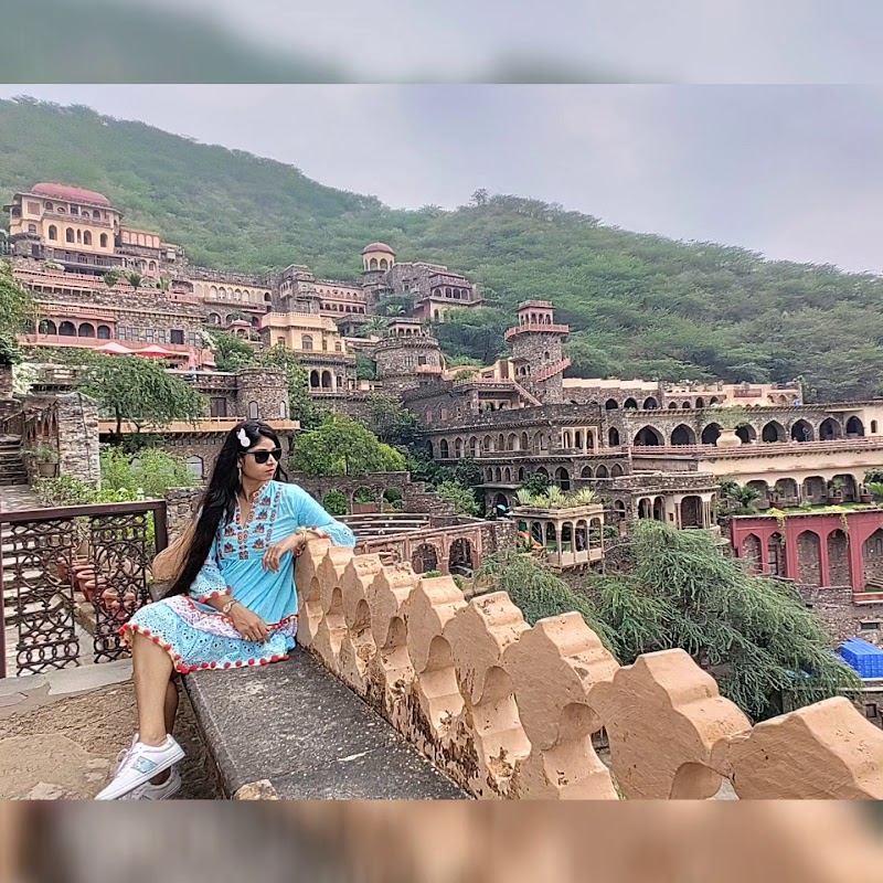 Neemrana - Neemrana X9GX+XCF, Neemrana, Kalipahari, Rajasthan 301705, India