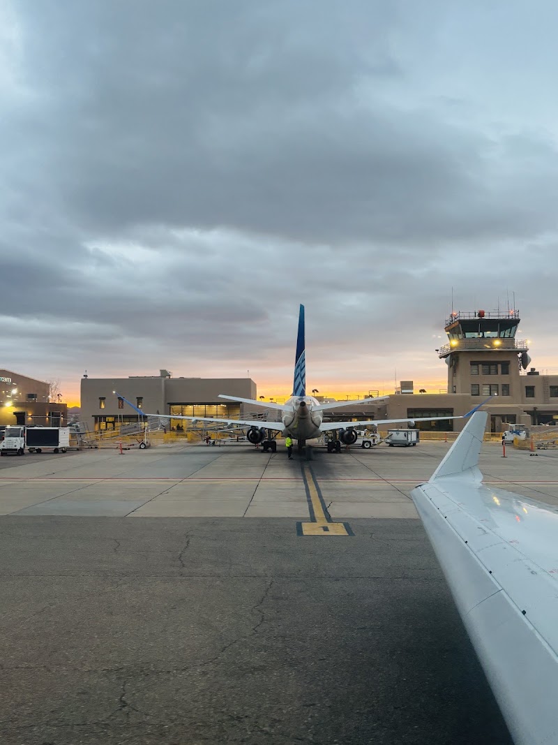 Santa Fe Regional Airport (SAF) - Santa Fe Regional Airport (SAF), 121 Aviation Dr, Santa Fe, NM 87507, USA