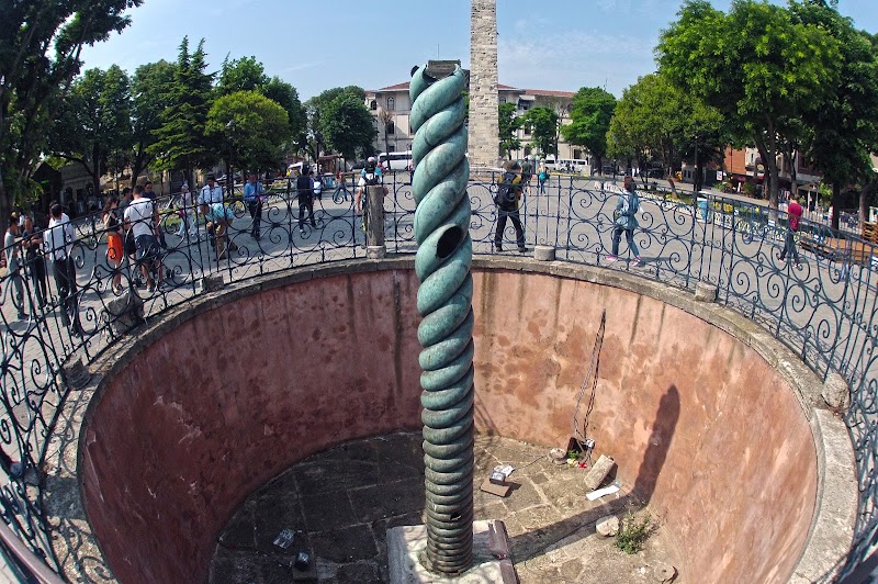 Örme Dikilitaş - Örme Dikilitaş, Binbirdirek, Sultan Ahmet Parkı No:5, 34122 Fatih/İstanbul, Türkiye