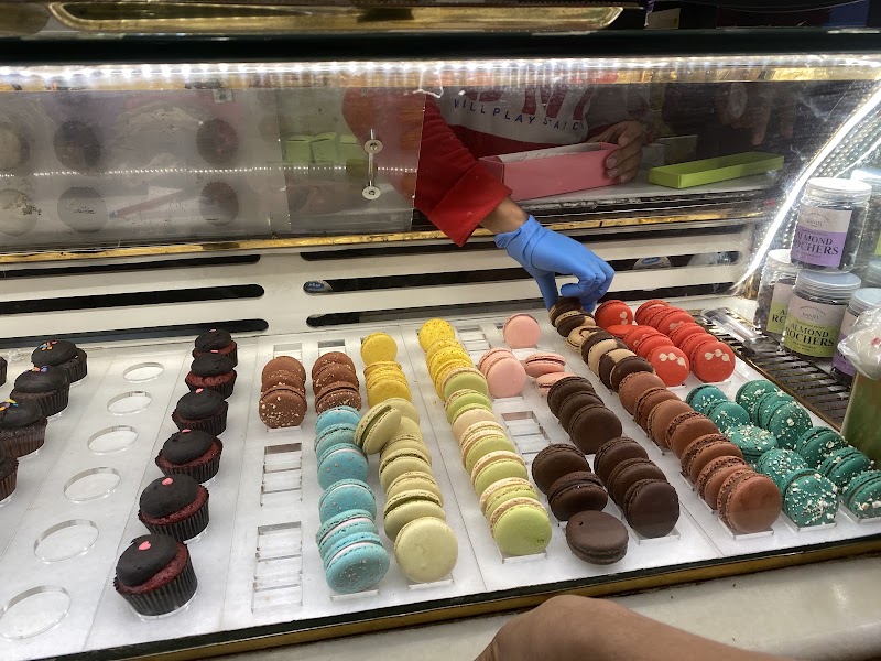 DANIEL PÂTISSIER - DANIEL PÂTISSIER, Shop no. 3, Pali Mala Rd, Bandra West, Mumbai, Maharashtra 400050, India