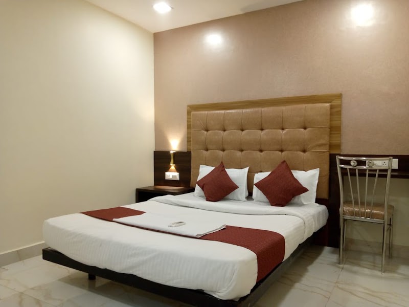 Tri hotel - Tri hotel 90 Feet Rd, Kandivali, Ganesh Nagar, Kandivali West, Mumbai, Maharashtra 400067, India