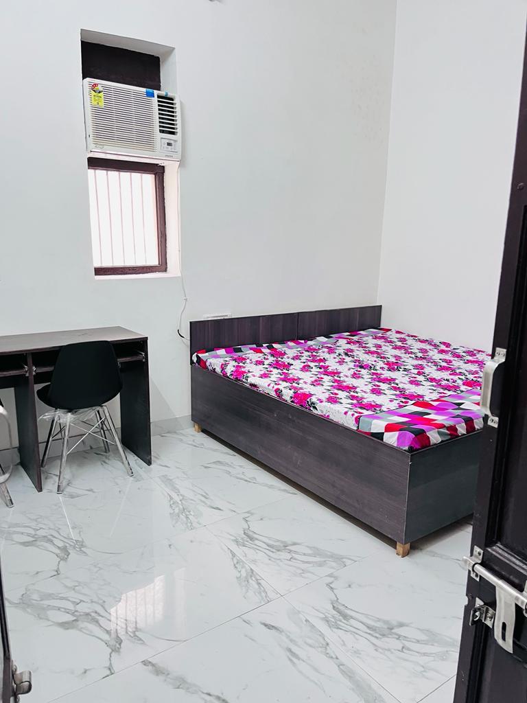 Divya Living Space - Divya Living Space D-175, New Market, Near, Chhota Gol Chakkar, Kamla Nagar, Block C, Kamla Nagar, Delhi, 110007, India