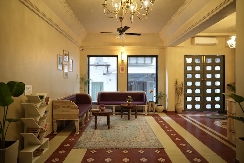 Sadri Haveli - Sadri Haveli Lake, 45, Lal Ghat Road, near Pichola, Old City, Udaipur, Rajasthan 313001, India