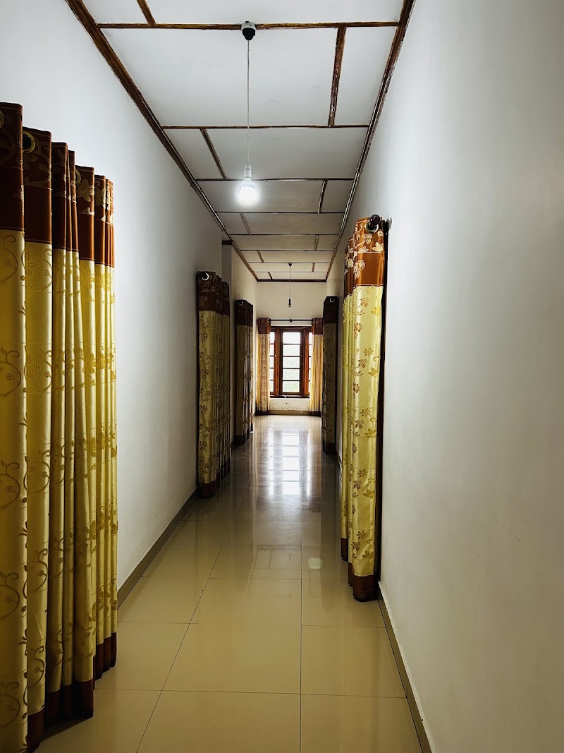 ක කාමර - නානුඔය දුම්රිය ස්ථානය | ஓய்வு அறைகள் - நானுஓயா புகையிரத நிலையம் - ක කාමර - නානුඔය දුම්රිය ස්ථානය | ஓய்வு அறைகள் - நானுஓயா புகையிரத நிலையம், WPRR+3PJ, Avissawella - Hatton - Nuwara Eliya Hwy, Nanuoya 22150, Sri Lanka