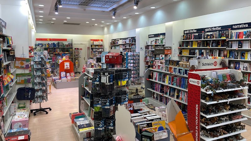 Giunti al Punto Librerie - Giunti al Punto Librerie, c/o Centro Commerciale I Gelsi, Via Pier Paolo Pasolini, 1, 53048 Sinalunga SI, Italy