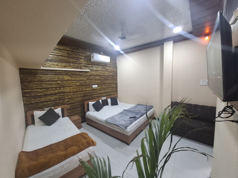Hotel shri shipra dhani - Hotel shri shipra dhani gangaur darwaja, Ram Ghat Marg, Chhota pul, Kartik Chowk, Ujjain, Madhya Pradesh 456006, India