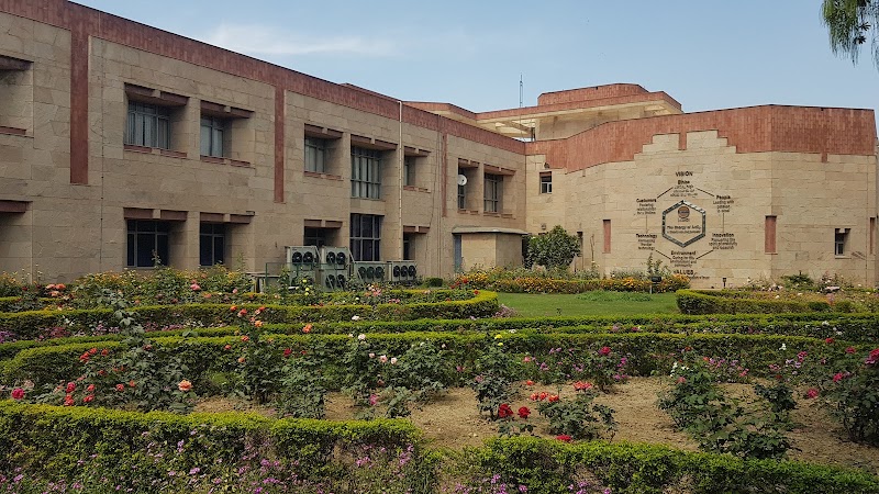 IIPM, Sector 18, Gurugram - IIPM, Sector 18, Gurugram 83, Jaipur - Delhi Expy, Sector 18, Gurugram, Haryana 122015, India