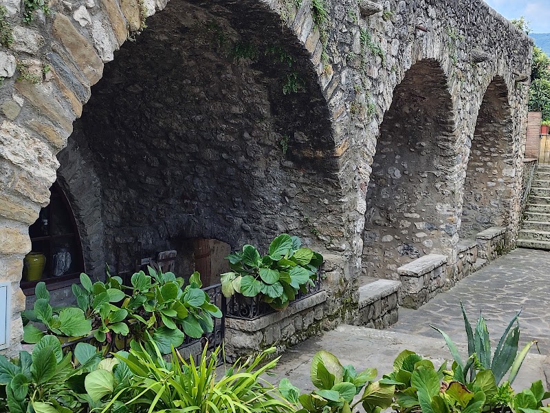 Sinagoga y baños judíos de Besalú - Sinagoga y baños judíos de Besalú Baixada de la Mikweh, 17850 Besalú, Girona, Spain