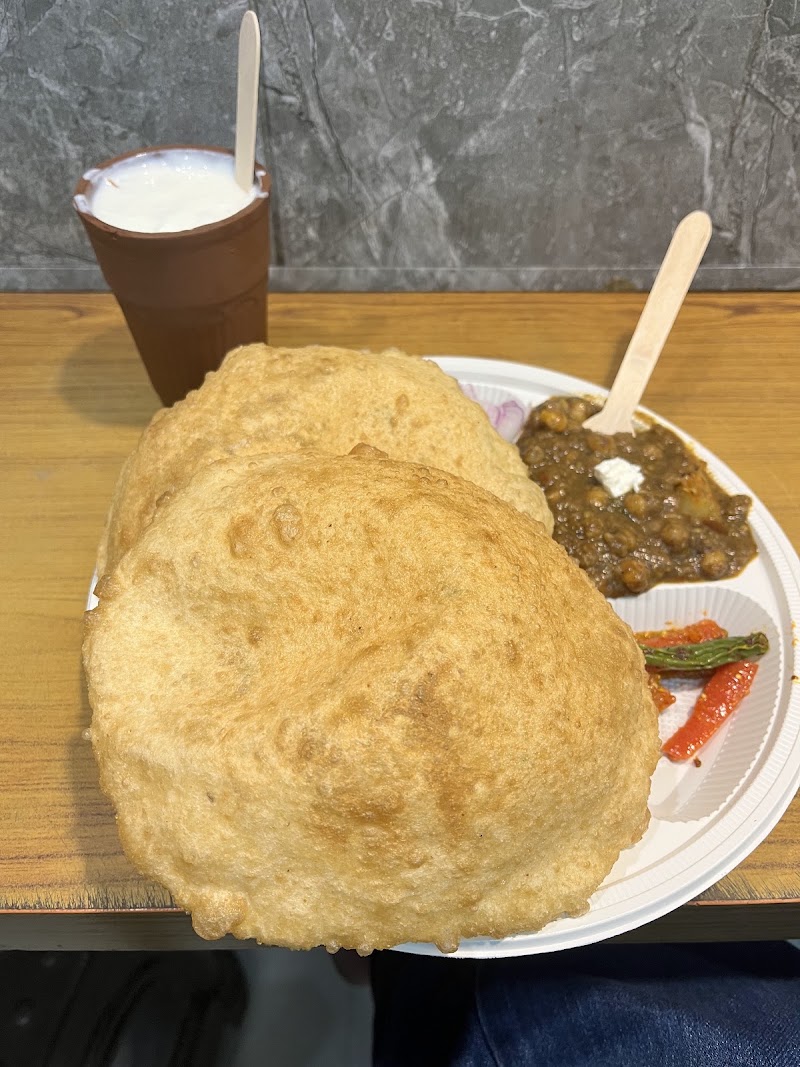 Om Chole Bhature Delhi Wale - Om Chole Bhature Delhi Wale, Shop no. 4, Vyapar Kendra Rd, next to Sai Handloom, Block C, Sushant Lok Phase I, Sector 43, Gurugram, Haryana 122009, India