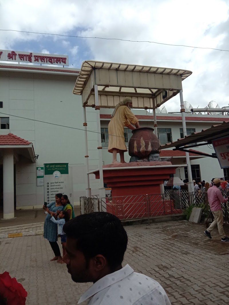 Sai temple Gate No. 4 - Sai temple Gate No. 4, QF8G+CF5, Mauli Nagar, Shirdi, Maharashtra 423109, India