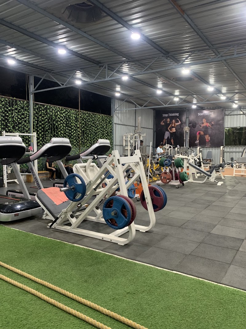 F SQUARE FITNESS CENTRE - F SQUARE FITNESS CENTRE, link road, near medipoint hospital, behind mane automobiles, Aundh, Pune, Maharashtra 411067, India
