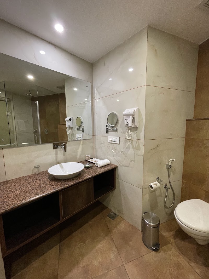 The Allure Grand – Riverside Resort & Spa - The Allure Grand – Riverside Resort & Spa Kh-198, Rohtang Road, Manali, Bashisht, Himachal Pradesh 175131, India