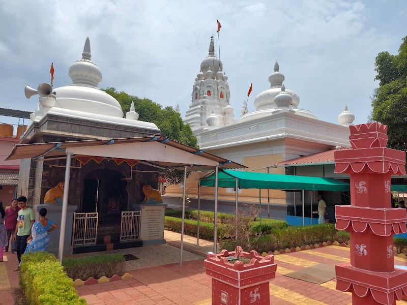 Kadyawaril Shri Ganapati temple, Anjarle - Kadyawaril Shri Ganapati temple, Anjarle, V32R+JWM, Murdi-Anjarle Khadipulmarge Kadyavaril Ganapati Mandir Marg, Anjarle, Maharashtra 415714, India