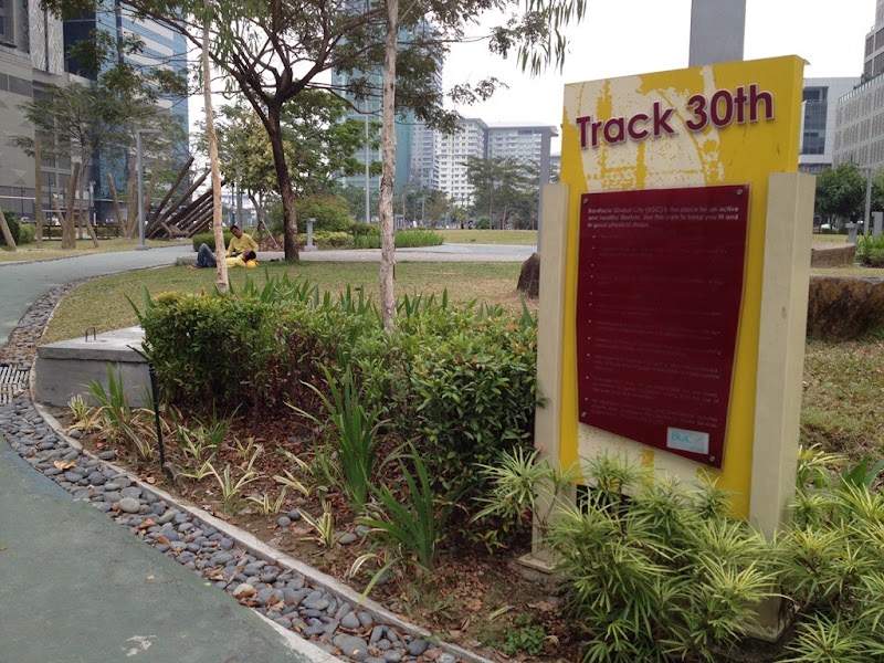 Track 30th - Track 30th, H322+V3P, 30th St, Taguig, Metro Manila, Philippines