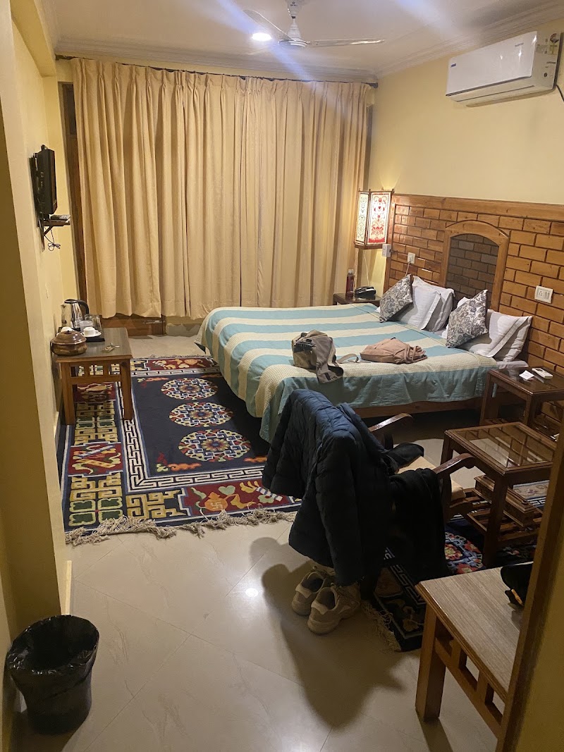 Him View Guesthouse - Him View Guesthouse 68PH+444, Jogiwara Rd, McLeod Ganj, Dharamshala, Himachal Pradesh 176215, India