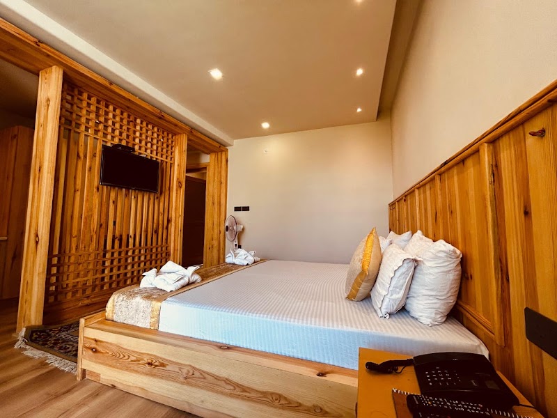 Hunder Resort - Hunder Resort Chakzot, Hunder Rd Hunder Jammu and Kashmir, HFR7+85J, Hunder, 194401