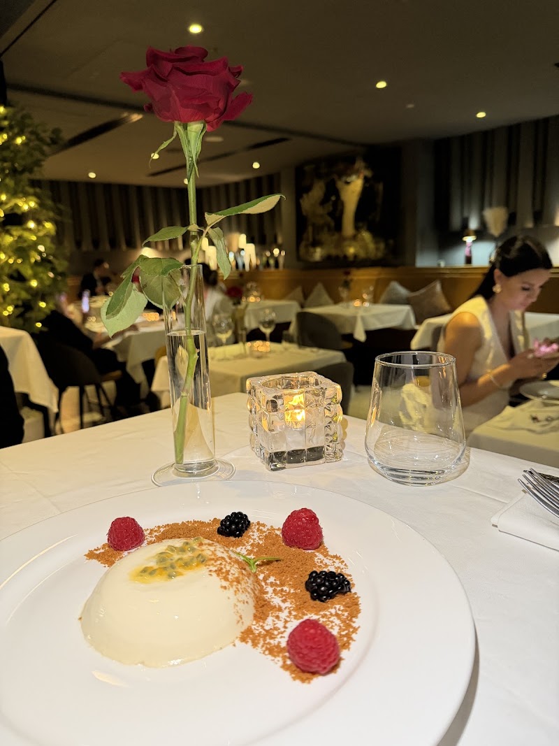 Ritzi Italian Restaurant Dubai Marina - Ritzi Italian Restaurant Dubai Marina 34PW+JP - Marsa Dubai - Dubai Marina - Dubai - United Arab Emirates