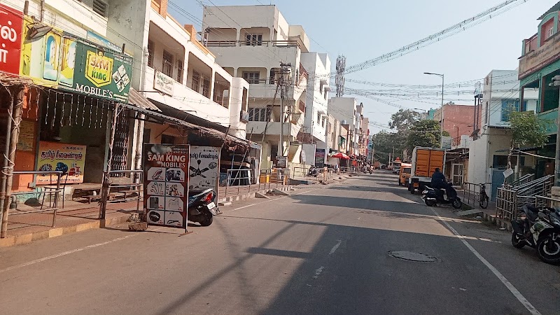 Red Taxi Erode - Red Taxi Erode Mosuvanna St, Kaikolar Thottam, Chidambaram Colony, Erode, Tamil Nadu 638001, India