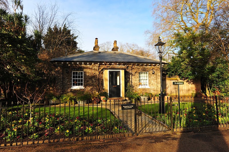 Serpentine Lodge
