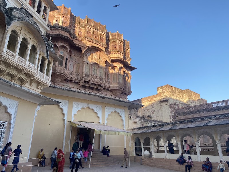 Moti Mahal Palace - Moti Mahal Palace 72X9+9Q8, Fort Entrance Rd, Sodagaran Mohalla, Jodhpur, Rajasthan 342001, India