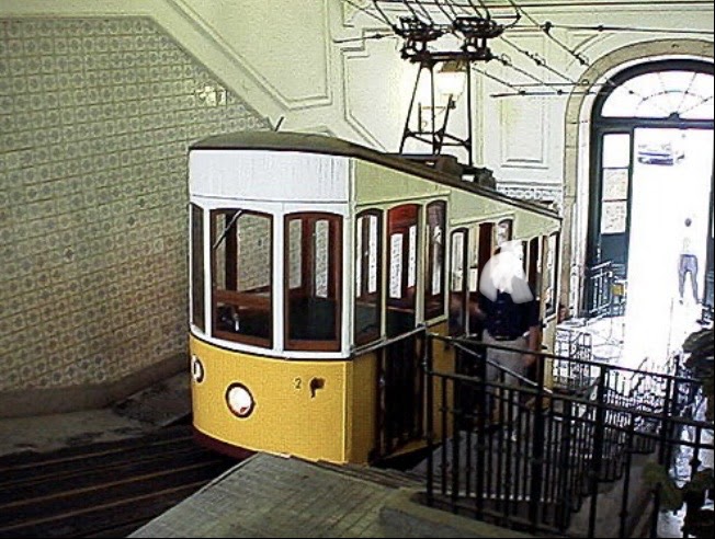 Ascensor da Bica - Ascensor da Bica, Rua de S. Paulo 234, 1200-109 Lisboa, Portugal