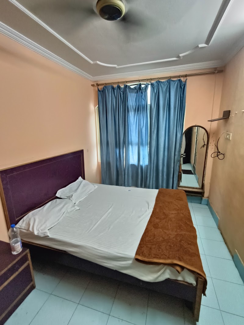 Hotel Diamond - Hotel Diamond below Gumat, Vinayaq Bazaar, Old Heritage City, Jammu, 180016