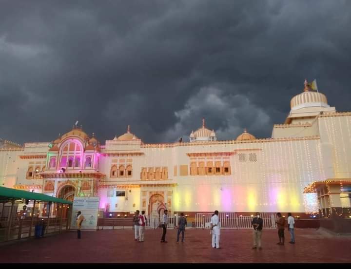 Shri Ram Raja Mandir - Shri Ram Raja Mandir, Survey No, 457, Tikamgarh - Jhansi Rd, Marg, Orchha, Madhya Pradesh 472246, India
