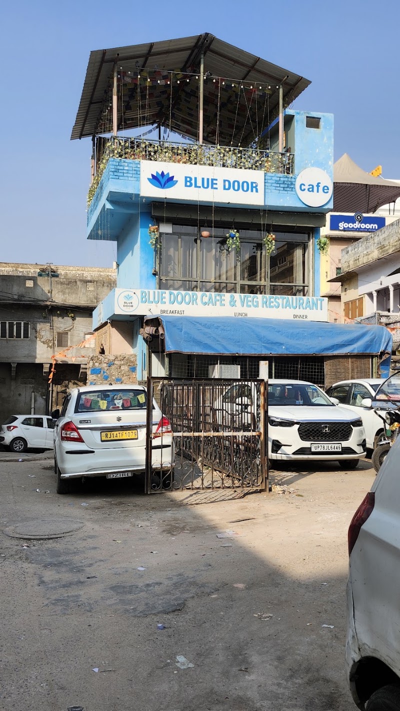 Blue Door Cafe - Blue Door Cafe Hathikhane ke paas, Kabutro ka chowk, CITY PALACE, Tulsi Marg, Gangori Bazaar, J.D.A. Market, Brahampuri, Jaipur, Rajasthan 302002, India