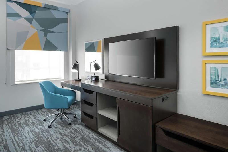 Hampton Inn & Suites Atlanta-Downtown - Hampton Inn & Suites Atlanta-Downtown, 161 Ted Turner Dr NW, Atlanta, GA 30303, USA