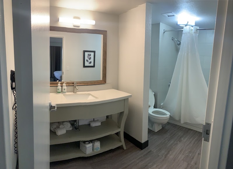 GreenTree Inn & Suites Phoenix Sky Harbor - GreenTree Inn & Suites Phoenix Sky Harbor, 4234 S 48th St, Phoenix, AZ 85040, USA
