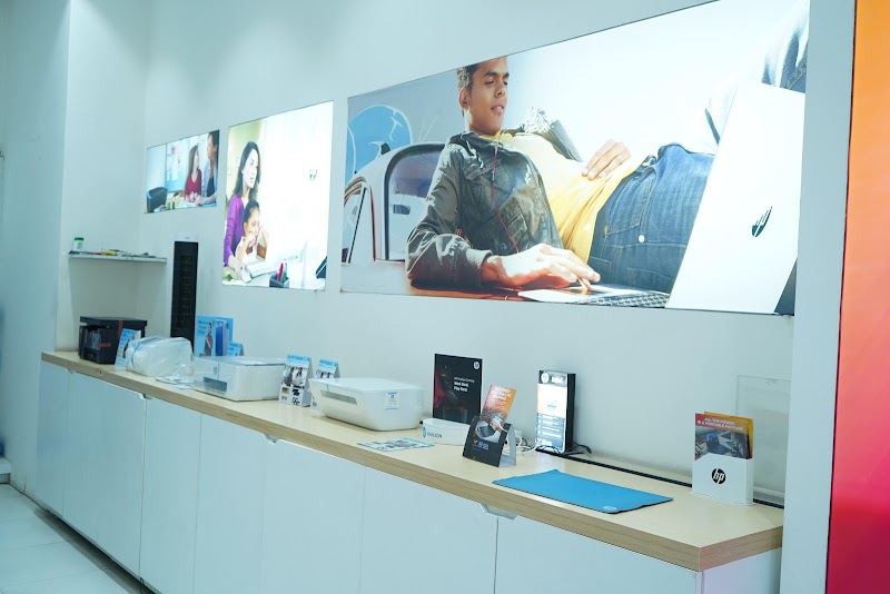 HP World - Good Earth City Center Mall - HP World - Good Earth City Center Mall Unit No 23, GF, Good Earth City Centre, S City Rd, near Park Hospital, Malibu Towne, Pocket H, Nirvana, Sector 50, Gurugram, Haryana 122018, India