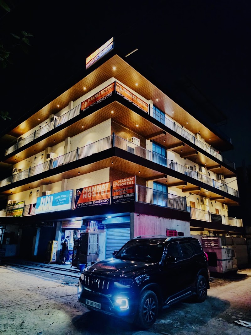 Mannat Hostel - Best boy's Hostel in Greater Noida