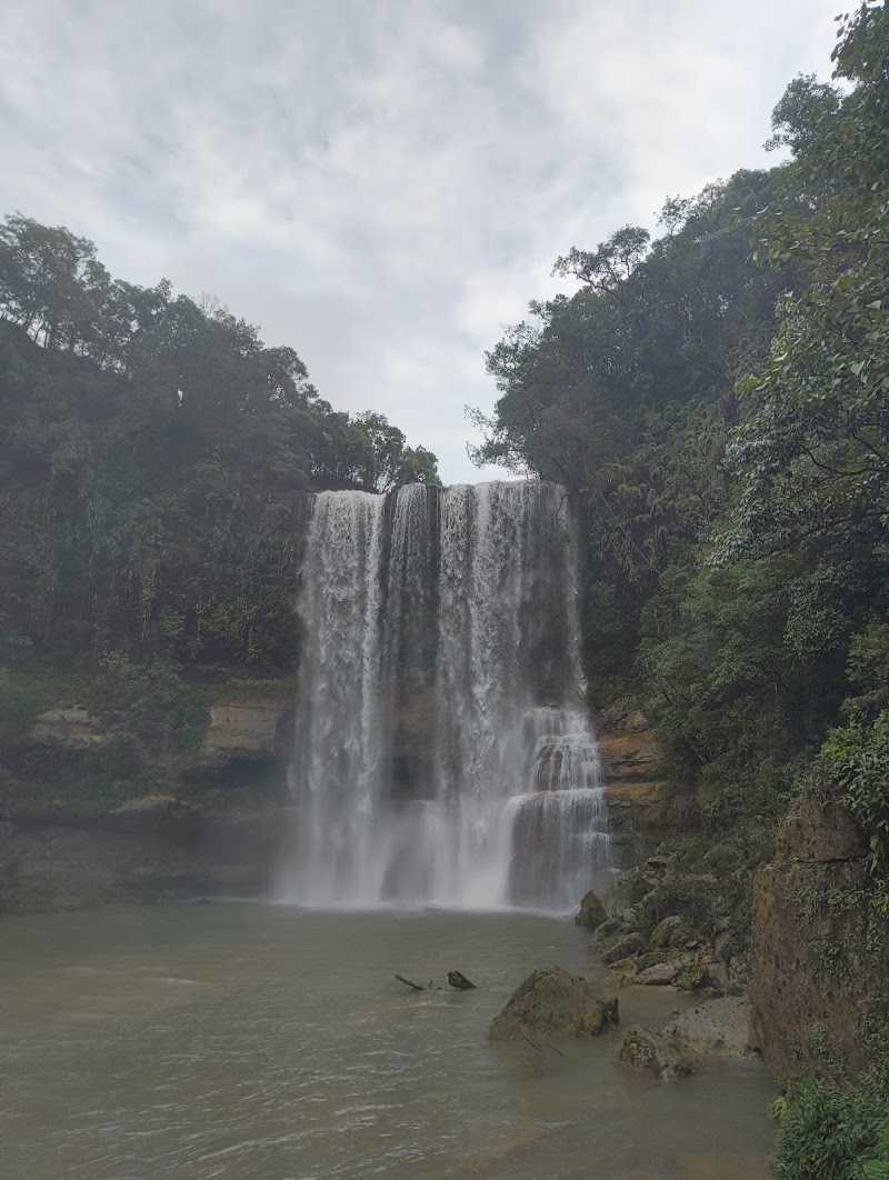 Moopun Falls - Moopun Falls 968R+MW5, Sohkymphor, Meghalaya 793160, India