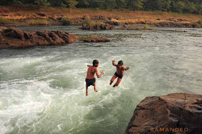 Bhatsa River waterfall - Bhatsa River waterfall, 97X9+XJ8, Vasind, Gerase, Maharashtra 421601, India
